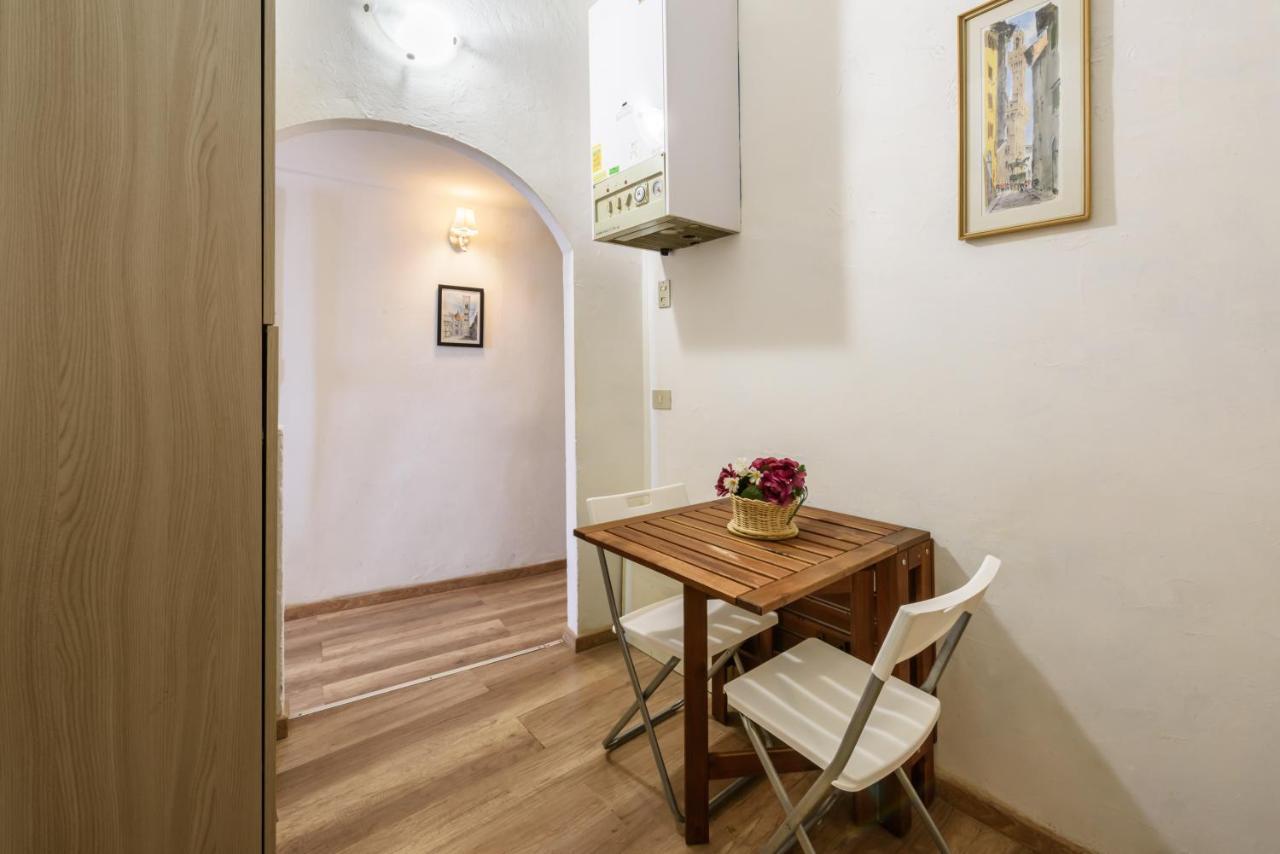 Apartment Artist's Refuge By Mmega